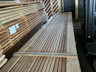Ca. 84x Douglas design/tripple/deens profiel, 22x142mm, lengte 400cm